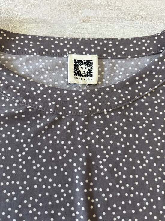 Anne Klein Women's Grey Polka Dot 3/4 Sleeve Knit Swing Top - Picture 2 of 4